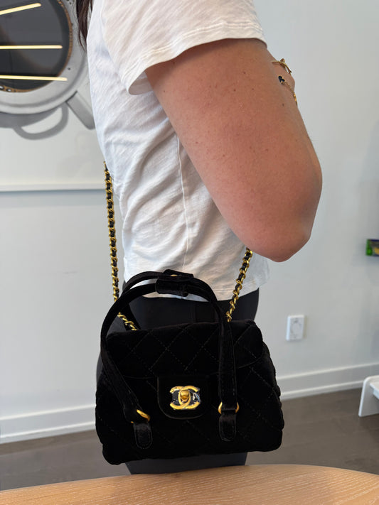 Brand new Chanel makeup vip with stickers on speedy bandolier top handle with original retractable crossbody strap!! Fits phones keys wallets make up etc