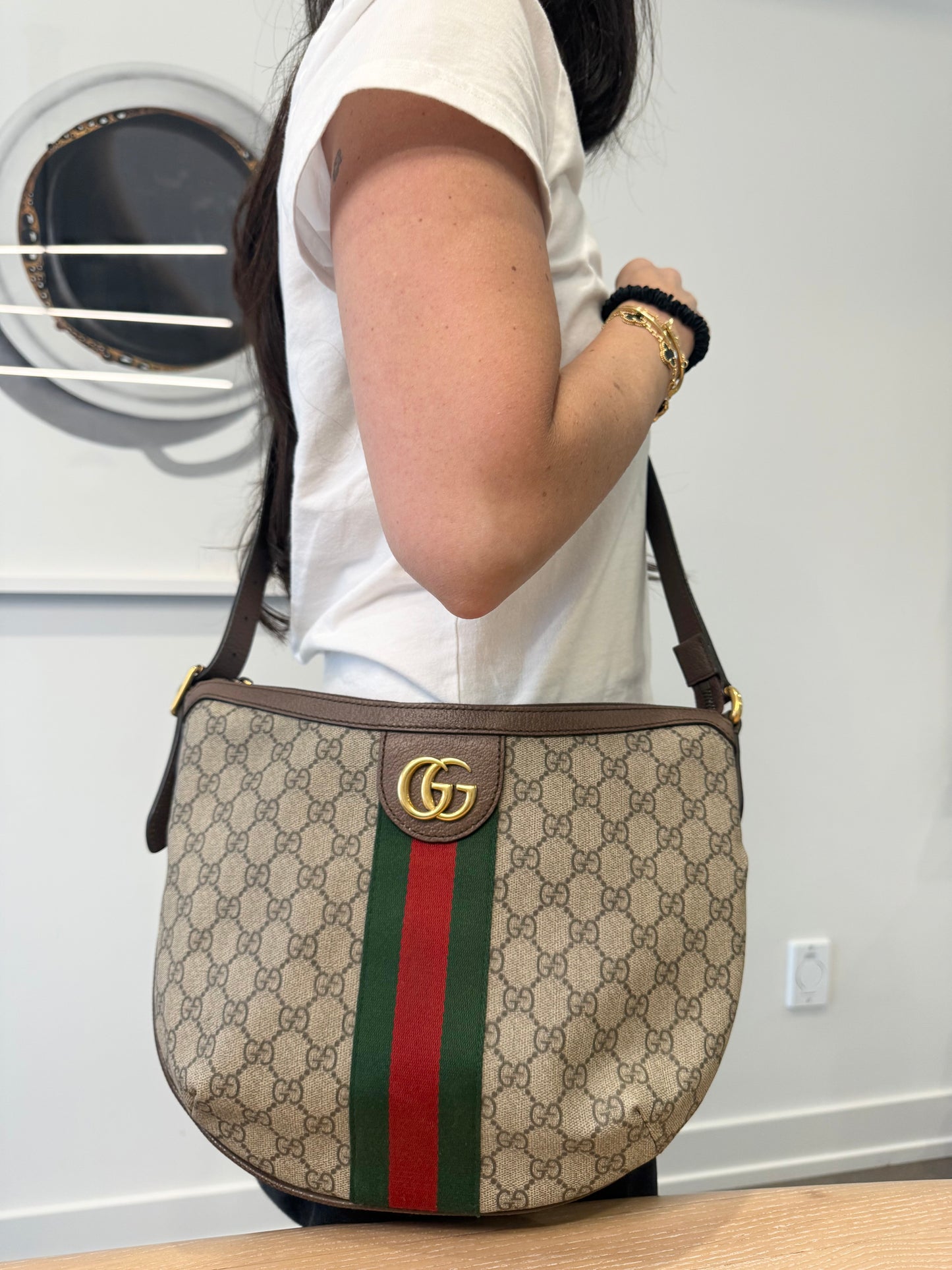 Authentic Gucci Supreme Ophidia Adjustable Strap Crossbody Shoulder bag. Gorgeous condition currently retails used for $3250 as shown
