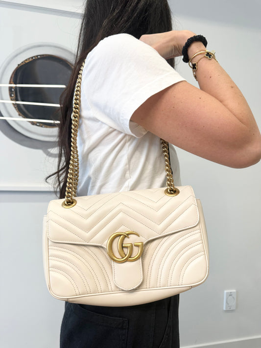 Authentic Gucci Medium Marmont Crème/Gold 2 Way Crossbody shoulder bag in dustbag! Retail is $3700+tax! Asking over 60% off