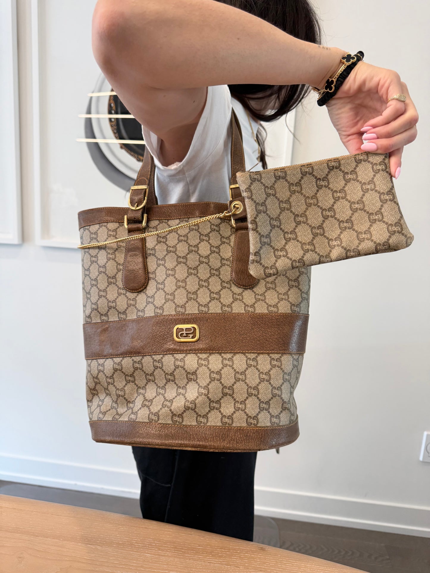Authentic Gucci 1980 Shoulder bucket bag and pochette pretty gorgeous condition