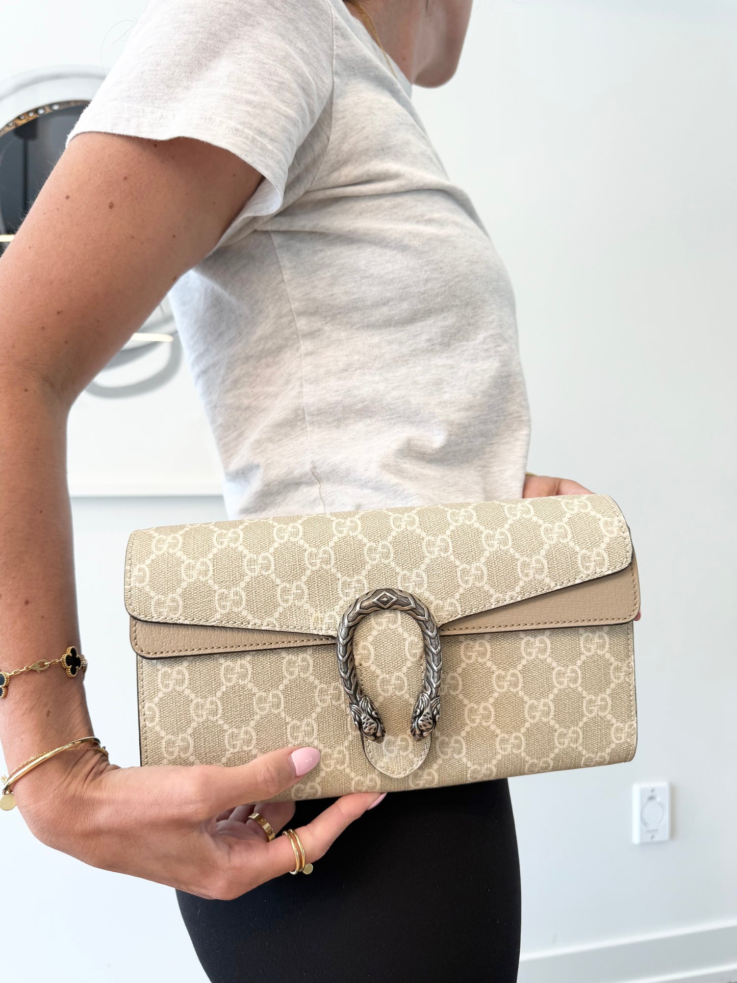 Authentic Gucci Dionysus Large Tan/white Crossbody ! Pristine condition retail $3000 added removeable strap !