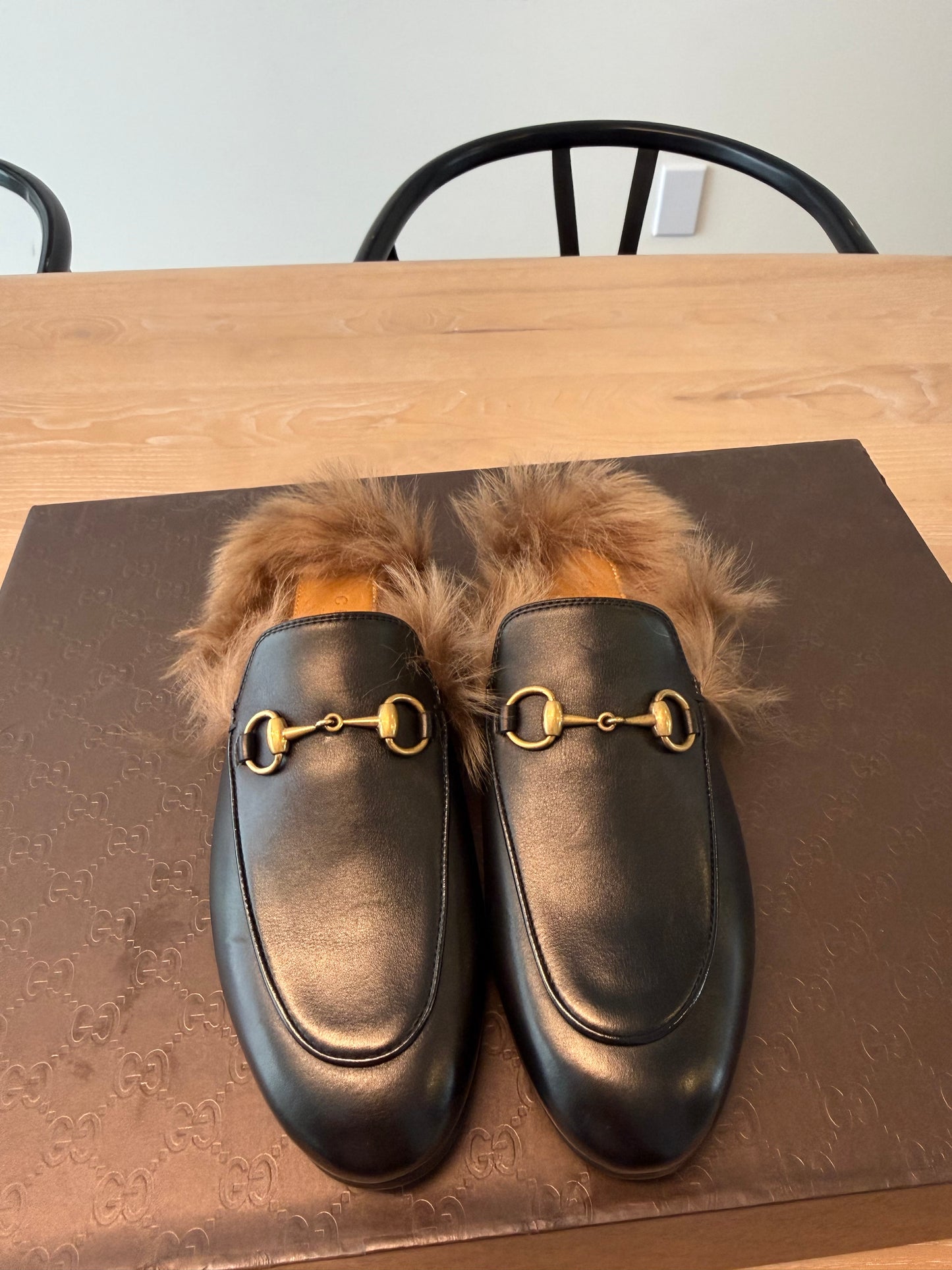 Authentic Gucci Brand New Princetown sherling mules size 35 currently $1630 + tax and Nordstrom! Was only tried on