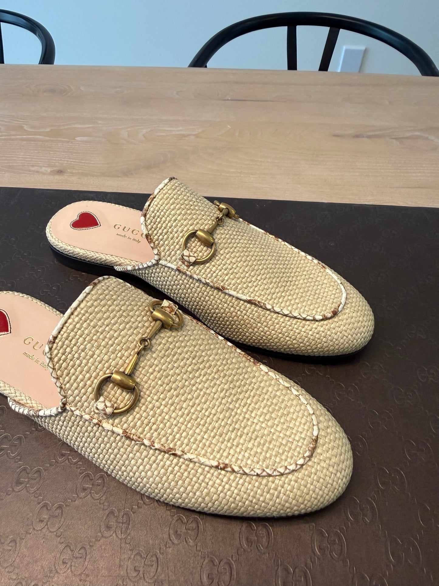 Authentic Gucci Mule Raffia Python trim brand new size 35 women’s flats ! Retail $2200