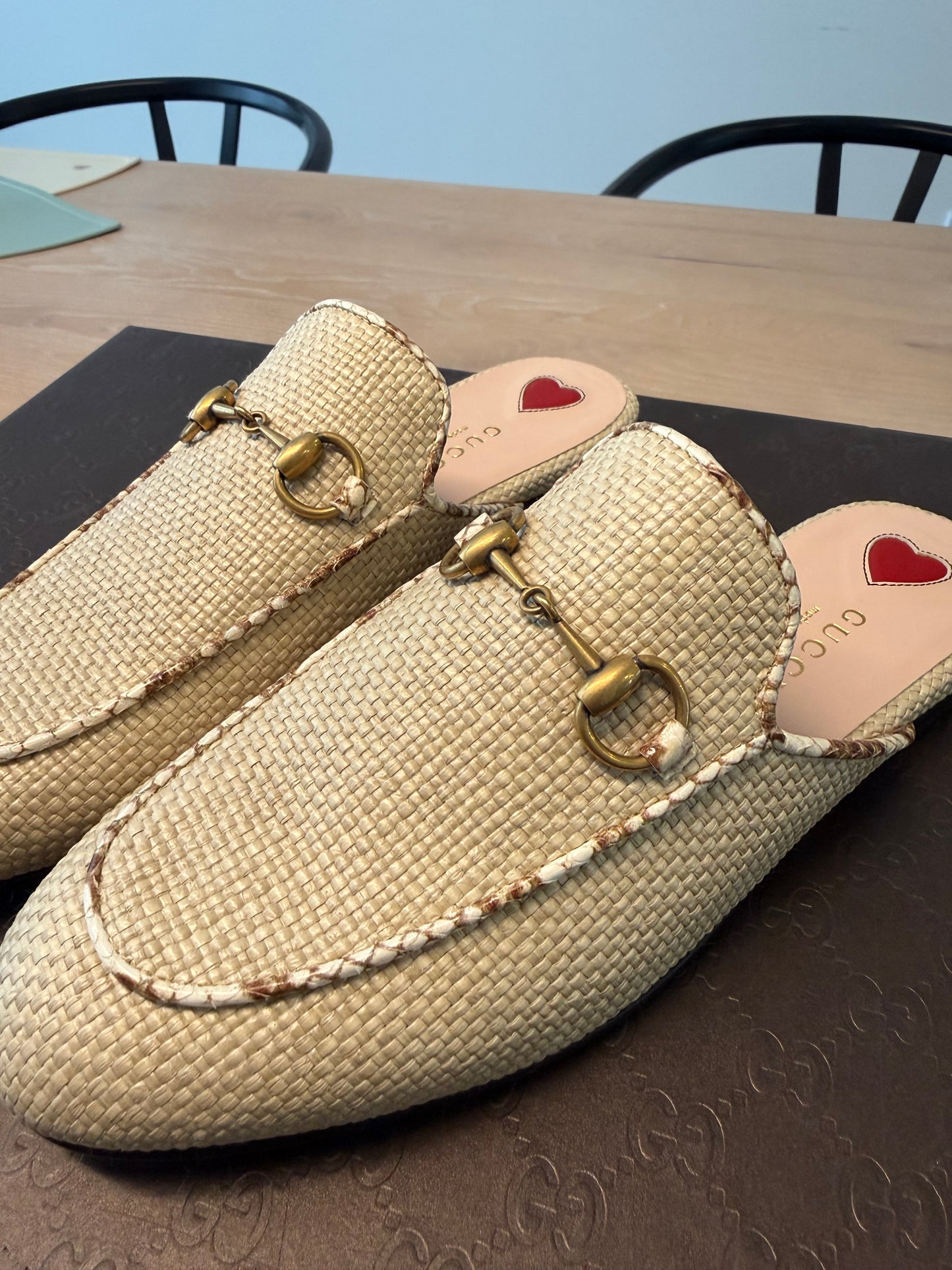 Authentic Gucci Mule Raffia Python trim brand new size 35 women’s flats ! Retail $2200