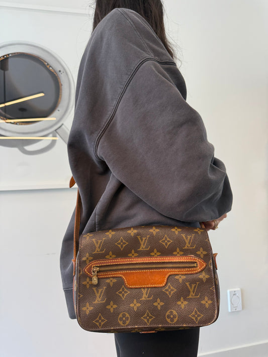 Louis Vuitton monogram senlis adjustable strap flap over crossbody ! Fits phones etc zipper top inside !