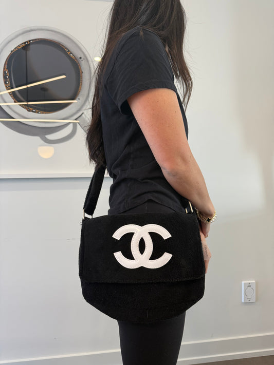 Chanel makeup vip magnetic closure adjustable strap shoulder crossbody bag fits phones keys laptops makeup wallet etc
