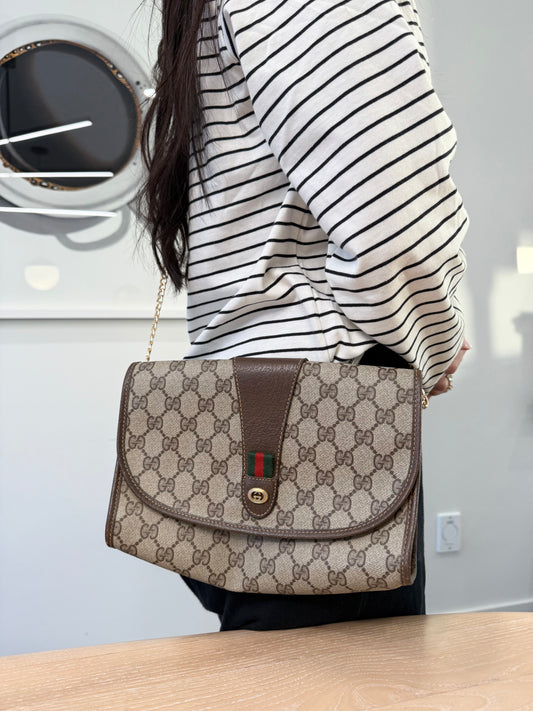 Rare Gucci Ophidia supreme magnetic closure crossbody clutch with added strap and fabric interior ! Fits phones wallets keys etc she’s clean