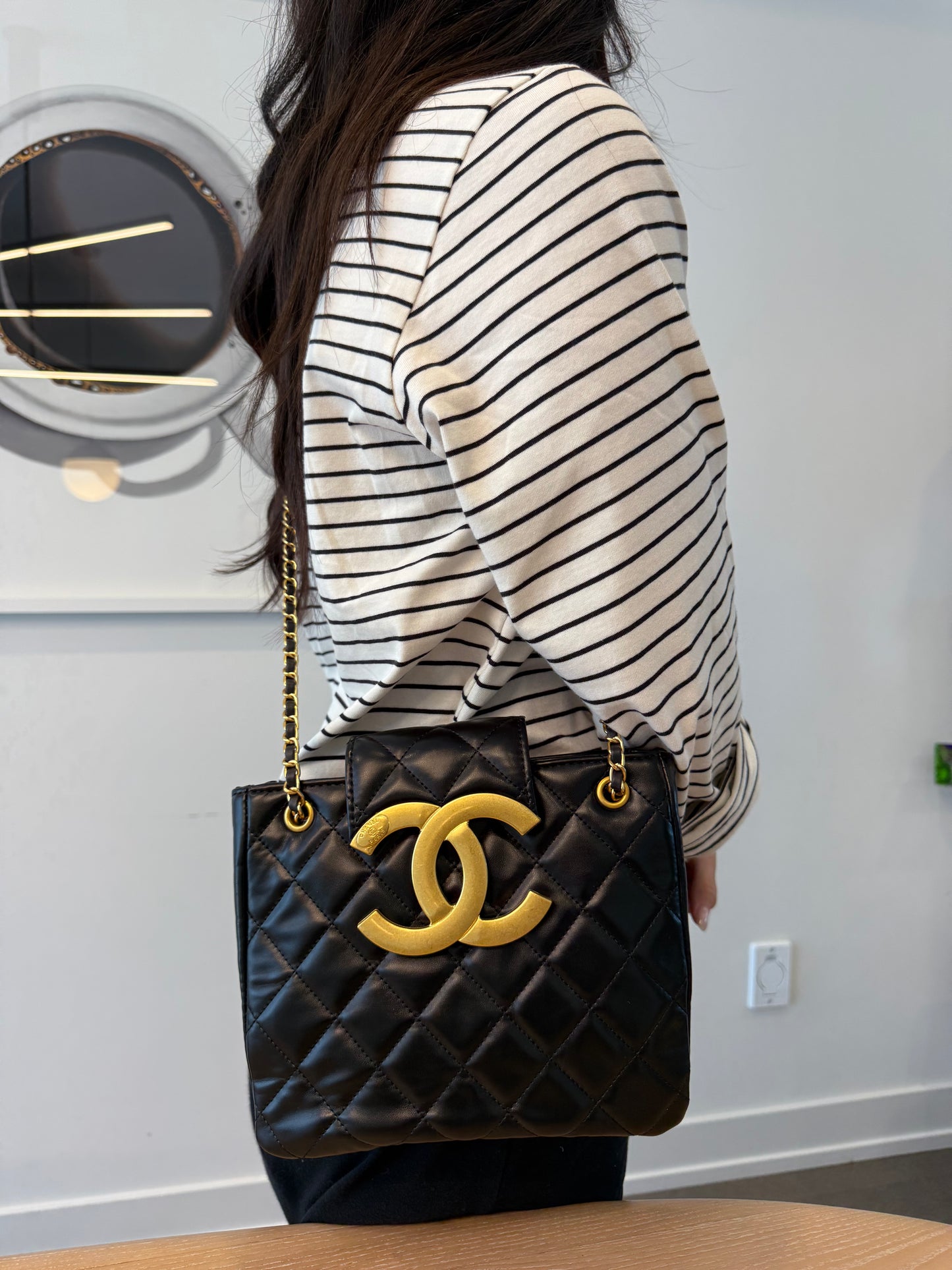 Like new Chanel makeup quilted CC adjustable strap 2 way crossbody shoulder bag with magnetic top is pristine! She’s a rare makeup vip piece with original strap! Fits phones keys water bottles wallets makeup etc