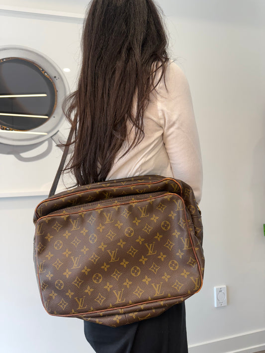Louis Vuitton monogram Nile adjustable strap unisex shoulder crossbody! Fits ALOT!