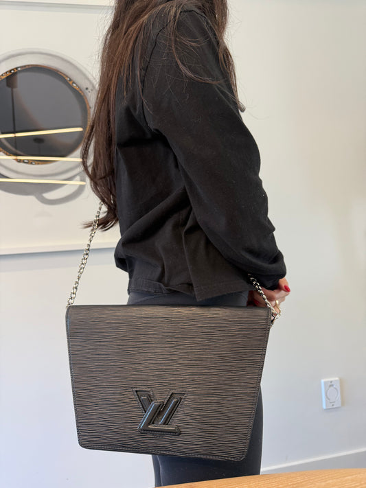 Rare Louis Vuitton epi twist GM crossbody clutch with added strap in unbelievable condition! Money green interior!